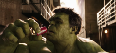 Hulk et Ant-Man s'affrontent pour une canette de Coca-Cola