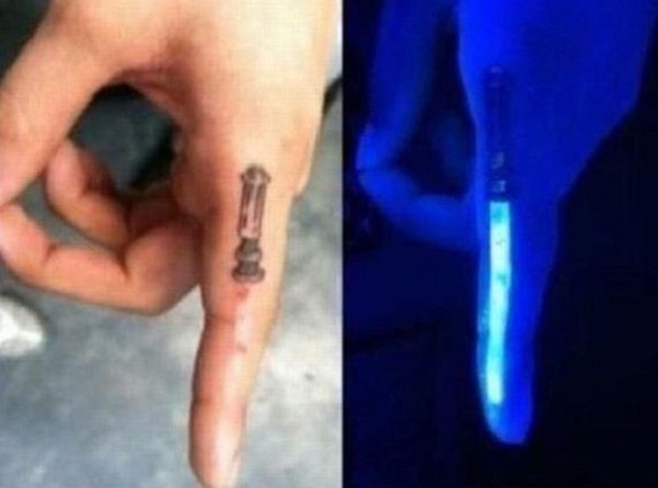 Ces étonnants tatouages phosphorescents font de l'ombre aux autres tatouages  !