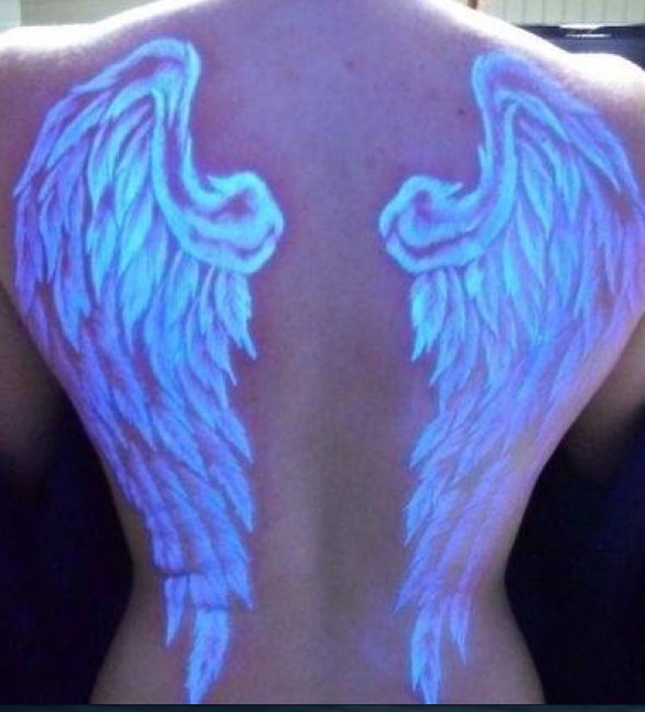 Ces étonnants tatouages phosphorescents font de l'ombre aux autres tatouages  !