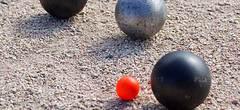 Un homme détruit des produits Apple... Avec une boule de pétanque ! (vidéo)