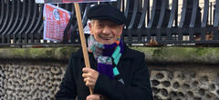 Ian McKellen supporte les anti-Trump lors de la Marche des Femmes avec un troll très remarqué 