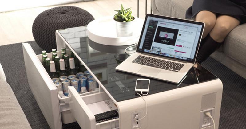sobro Table basse avec réfrigérateur intégré, haut-parleurs, prises,  lumière LED, etc. - Blanc : : Maison