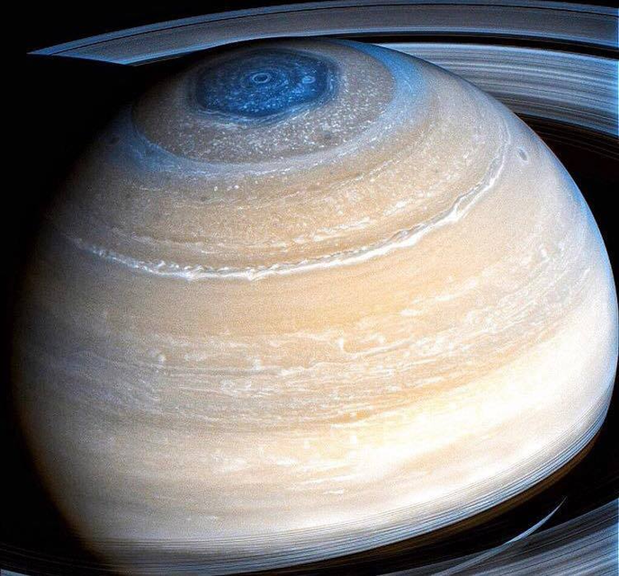 Saturne Colorisé belle image