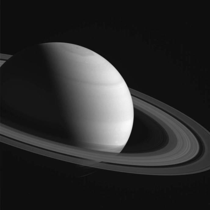 Saturne en plan moyen