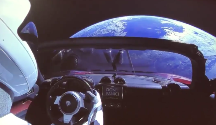 La Tesla d'Elon Musk dans l'espace recèle des messages cachés que vous avez  peut-être raté !