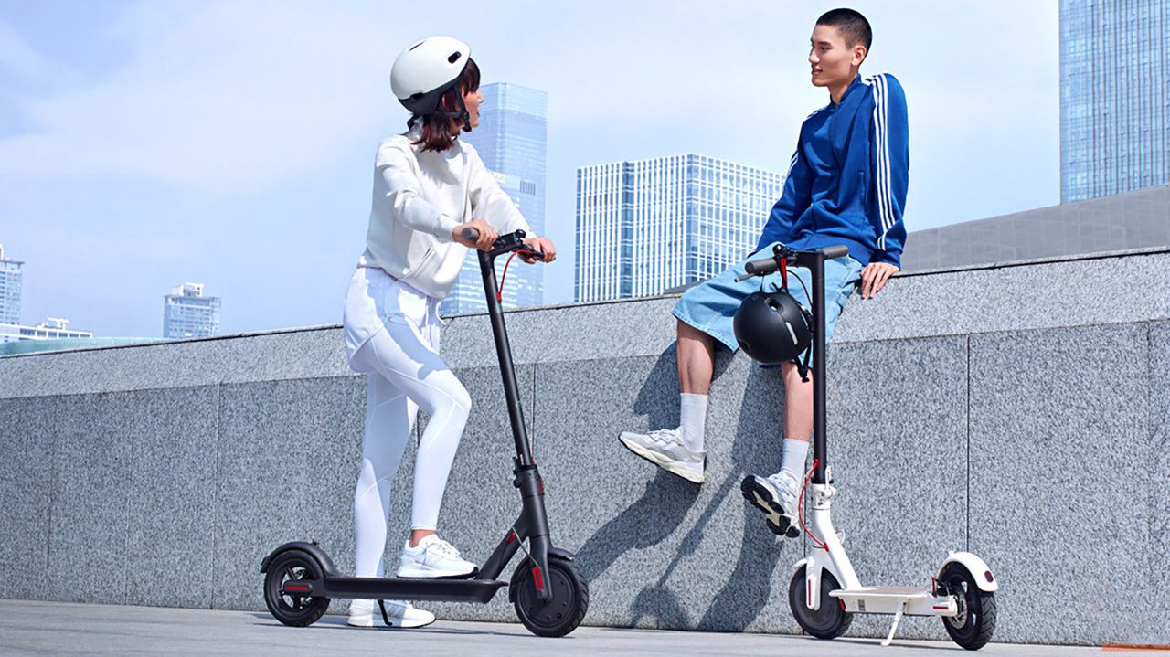 La trottinette électrique Xiaomi Mi Scooter 1S chute sous les 300 € -  Numerama