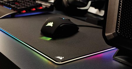 Bon plan sur le tapis de souris gaming Corsair MM800 RGB Polaris avec port USB et rétroéclairage à LED