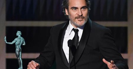 Joker : Joaquin Phoenix rend une nouvelle fois hommage à Heath Ledger