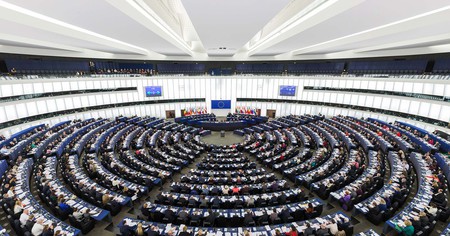 La directive très controversée sur les droits d’auteur, dont l'article 13, adoptée par le Parlement européen