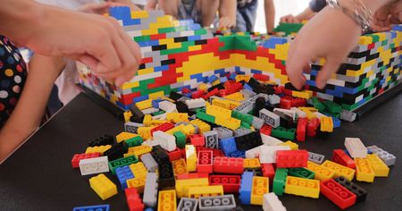 Coronavirus : LEGO vient en aide aux soignants en fabriquant plus de 13000 visières par jour