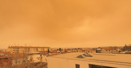 Pourquoi le ciel est-il jaune depuis quelques jours sur le sud-est de la France ?