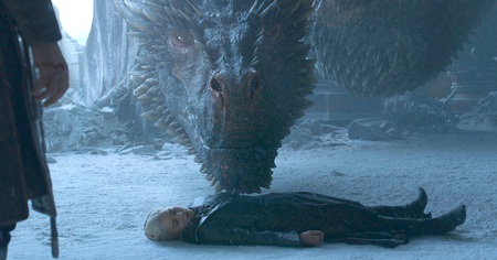 Game of Thrones : les showrunners révèlent ce qu'a fait Drogon du corps de Daenerys à la fin de la série