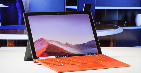 Microsoft Surface Pro 7 Plus : le PC 2 en 1 chute de prix, il passe en version pack avec le clavier à 900 euros