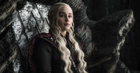 Game of Thrones : Emilia Clarke révèle enfin à qui appartenait le gobelet Starbucks