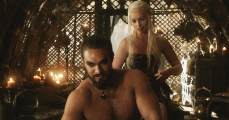 Game of Thrones : George R. R. Martin s'exprime sur le viol de Daenerys