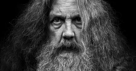 Alan Moore, génie du comics, sort de sa retraite avec un déluge d'oeuvres diverses