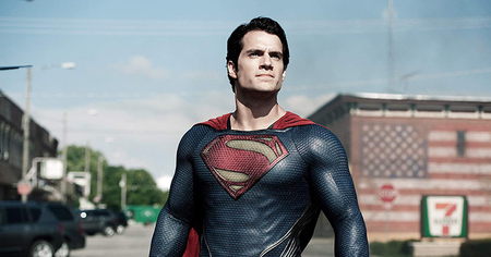 Henry Cavill n'a pas abandonné son rôle de Superman !