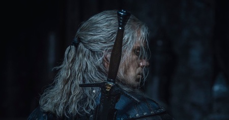 The Witcher : Henry Cavill dévoile son nouveau costume badass pour la saison 2