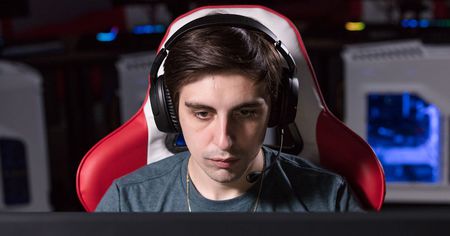 Apex Legends : le streamer Shroud victime d'un accident de scooter, sa carrière compromise