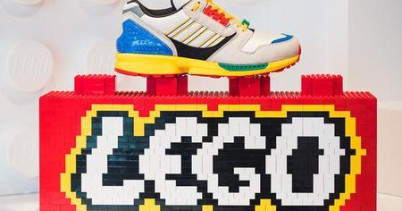 Commandez les nouvelles Sneakers ZX 8000 de LEGO et Adidas