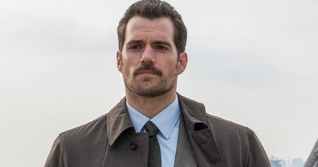 Après Superman et Geralt de Riv, Henry Cavill va incarner Sherlock Holmes à l'écran