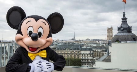 Partez à la chasse au trésor dans Paris pour mettre la main sur des pièces d'or de Mickey !