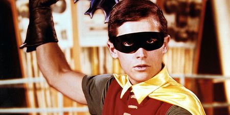 Burt Ward, l'acteur qui incarnait Robin dans la série Batman devait prendre des pilules pour rétrécir son gros paquet !