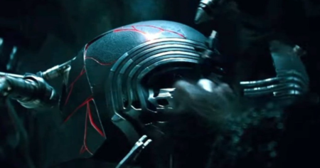 J.J. Abrams confirme une théorie de fans concernant le casque de Kylo Ren