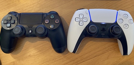 PS5 : DualSense VS DualShock, le comparatif en images qui donne une idée