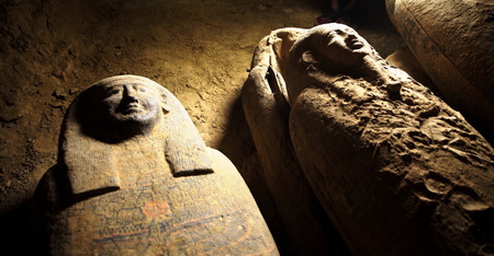 Egypte : plus d'une dizaine de sarcophages datant de 2 500 ans ont été découverts