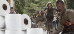 Confinement : et si The Walking Dead avait anticipé la crise du papier toilette ?