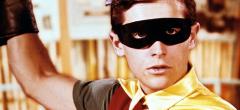 Burt Ward, l'acteur qui incarnait Robin dans la série Batman devait prendre des pilules pour rétrécir son gros paquet !