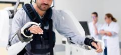 Tétraplégique, ce patient français parvient à piloter un exosquelette connecté à son cerveau !