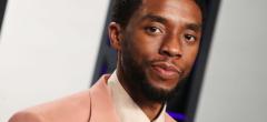 Chadwick Boseman : Sienna Miller raconte le geste remarquable de l'acteur lors d'un tournage