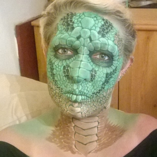 Nikki Shelley maquillage Halloween