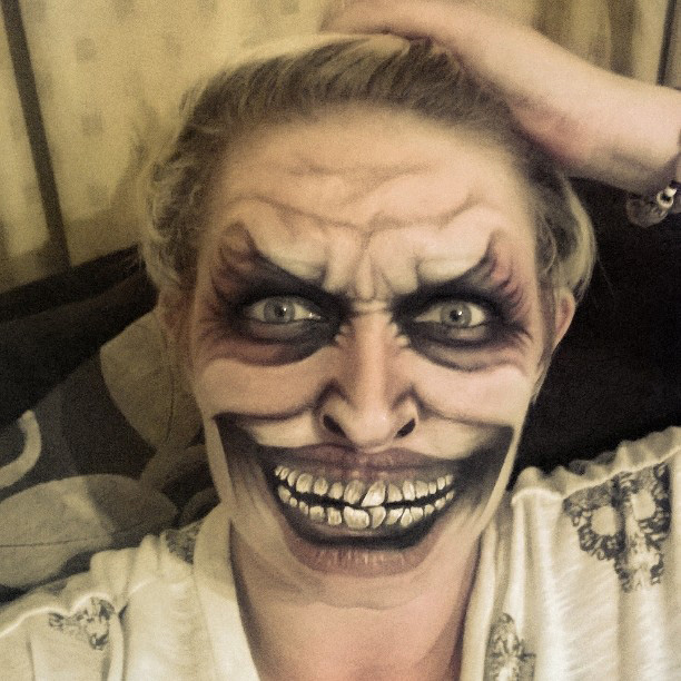 Nikki Shelley maquillage Halloween