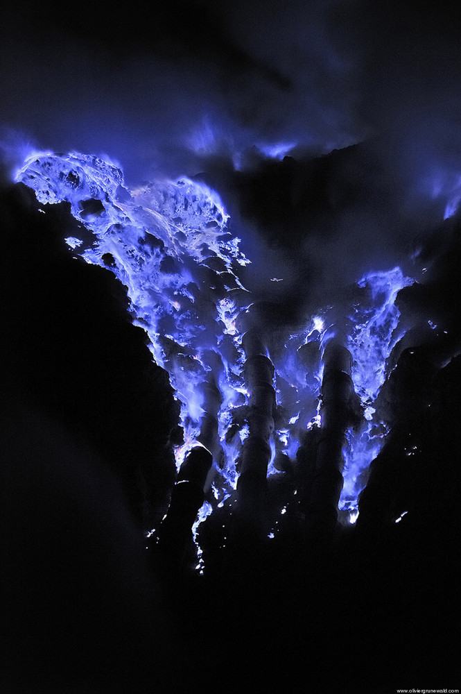 Volcan Kawah Ijen lave bleue