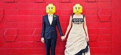 Il doit vendre sa collection de LEGO sinon elle divorce