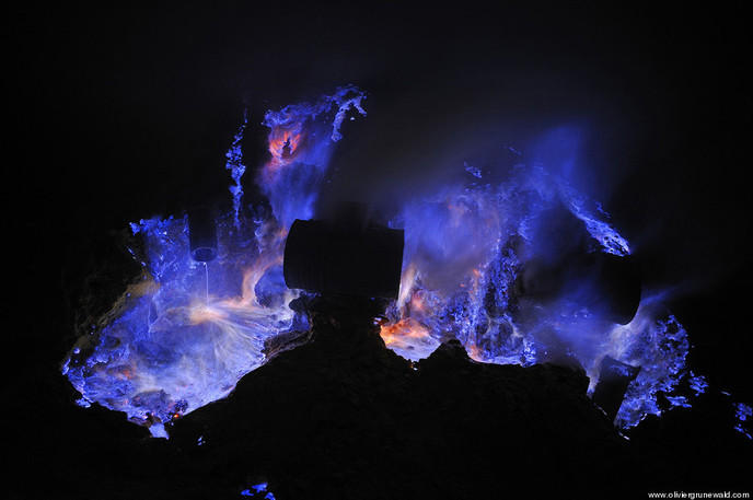 Volcan Kawah Ijen lave bleue