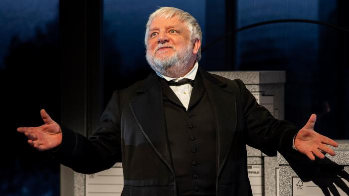 Simon Russell Beale,