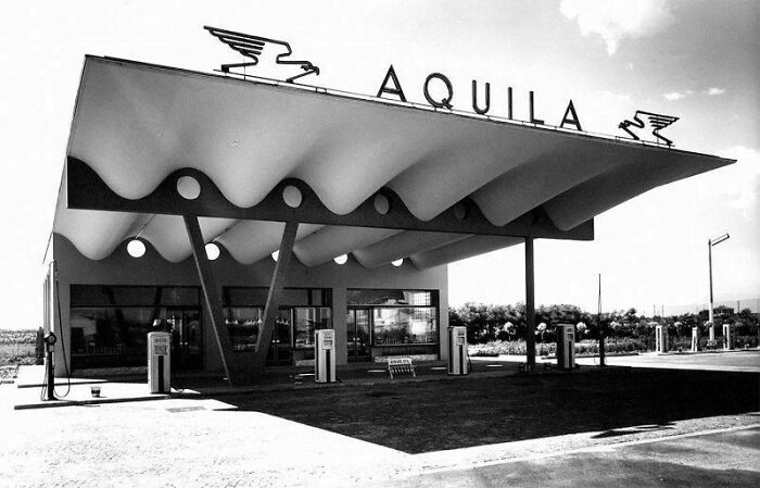 architecture du XXe siècle Station service Aquila, San Giovanni, Italie  