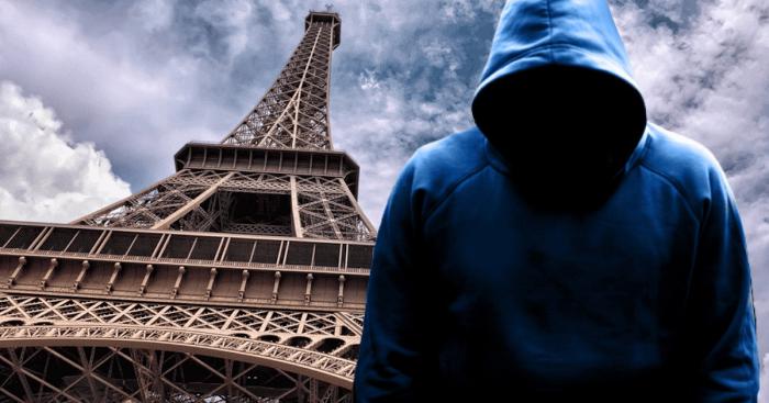 La tour Eiffel évacuée suite à de fausses alertes à la bombe sur un célèbre forum
