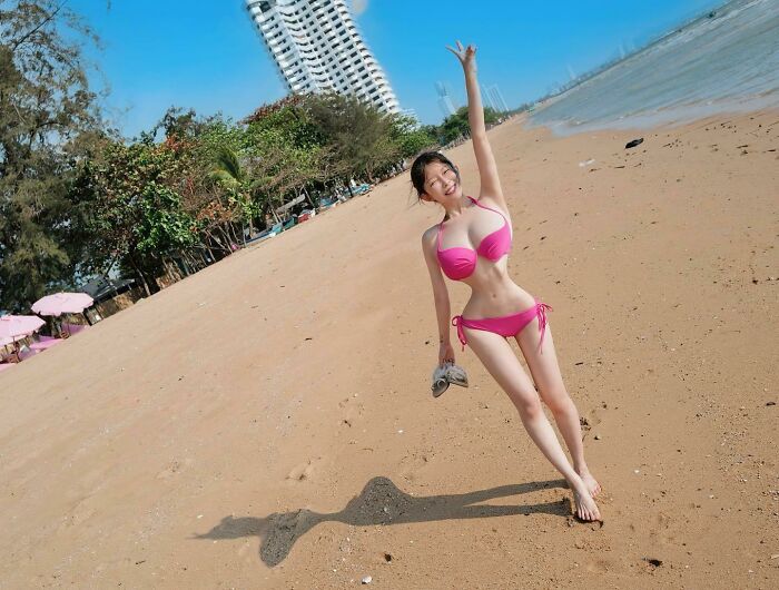 fille asiatique sur le plage