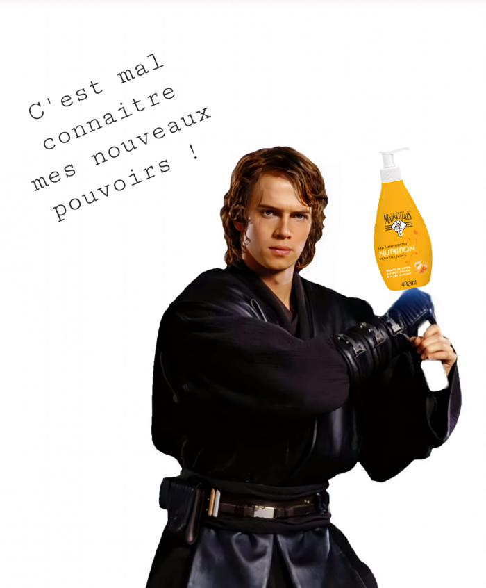 Anakin Skywalker qui tient une bouteilles