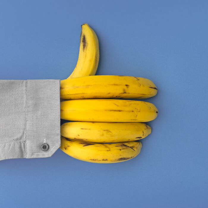 une main en banane