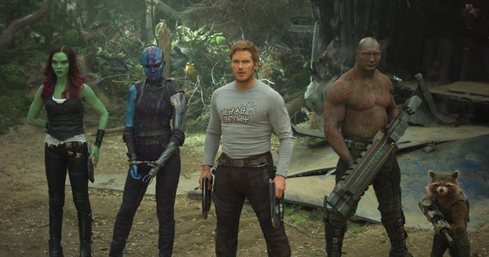 Gamora, Nébula, Starlord, Drax et Rocket dans Les Gardiens de la Galaxie.