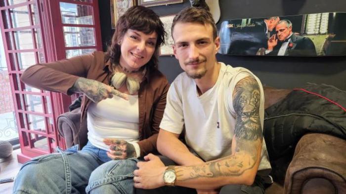 La tatoueuse qui tente de rattraper le tatouage raté de Ryan