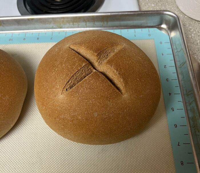 un pain avec une belle croix