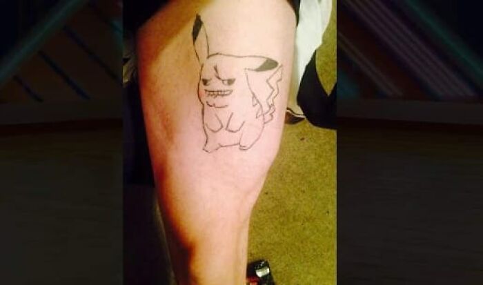 tatouage raté pikachu