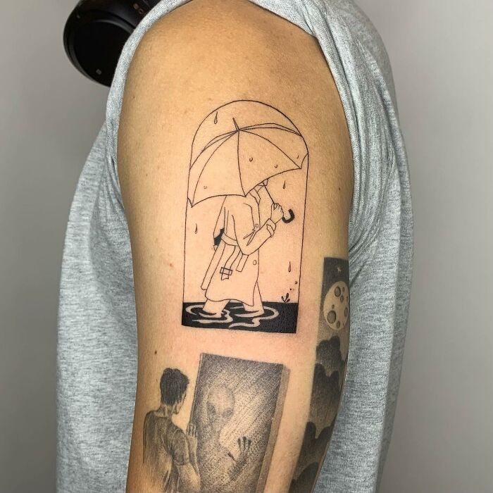 Tattoo de Reena Wu Personnage avec un parapluie et les pieds dans l
